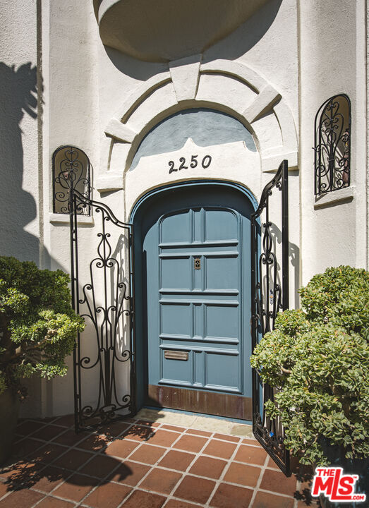 2250 North Berendo Street Los Angeles, CA 90027 - Photo 5 of 64