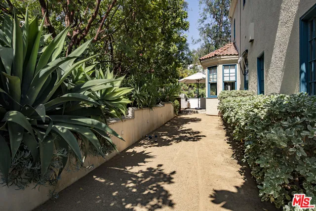 $6,297,000 | 2250 North Berendo Street, Los Angeles, CA 90027