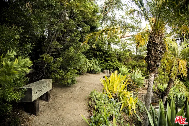 $6,297,000 | 2250 North Berendo Street, Los Angeles, CA 90027