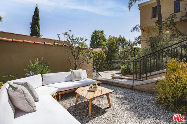 $5,272,000 | 2250 North Berendo Street, Los Angeles, CA 90027