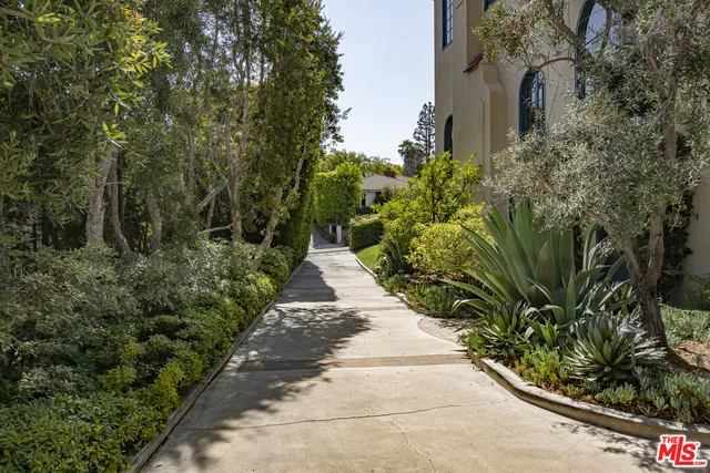 $6,297,000 | 2250 North Berendo Street, Los Angeles, CA 90027