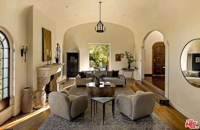 $6,297,000 | 2250 North Berendo Street, Los Angeles, CA 90027