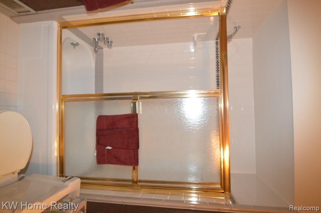 29656 Middlebelt Road, Unit 2402 Farmington Hills, MI 48334 - Photo 16 of 36