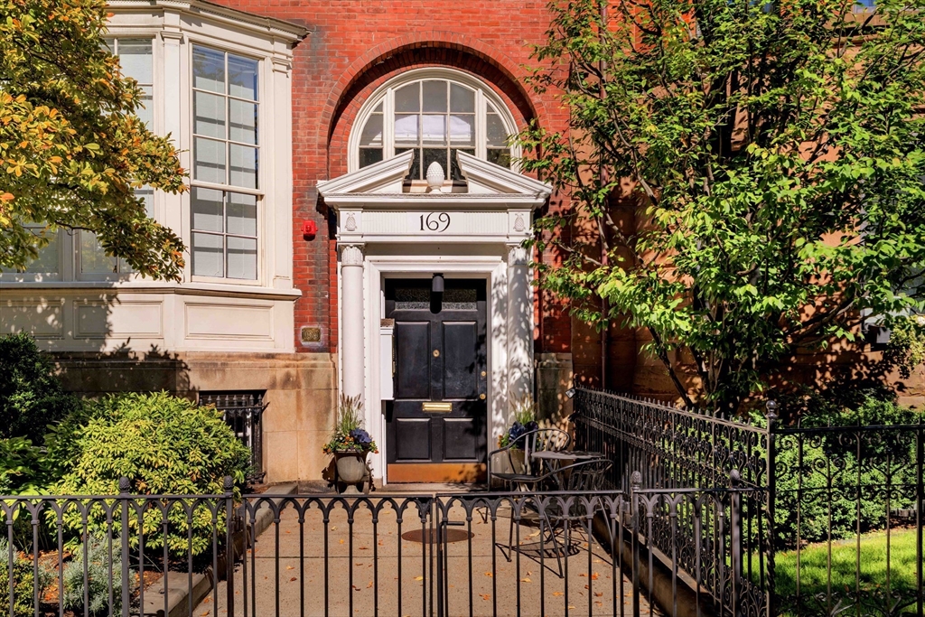 169 Commonwealth Avenue, Unit 5 Boston, MA 02116 - Photo 2 of 31 a view of a house with large windows