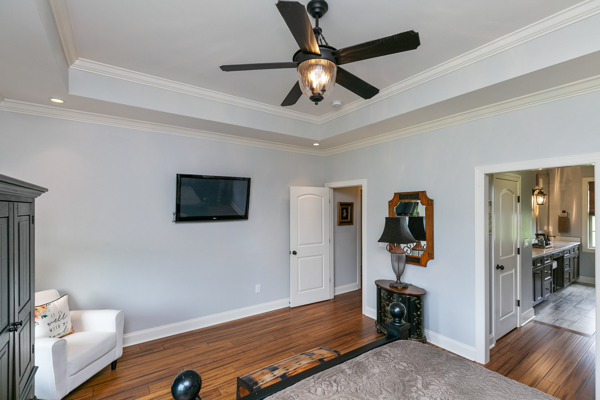 676 Burford Road Lebanon, TN 37087 - Photo 20 of 33 a living room with furniture and a flat screen tv