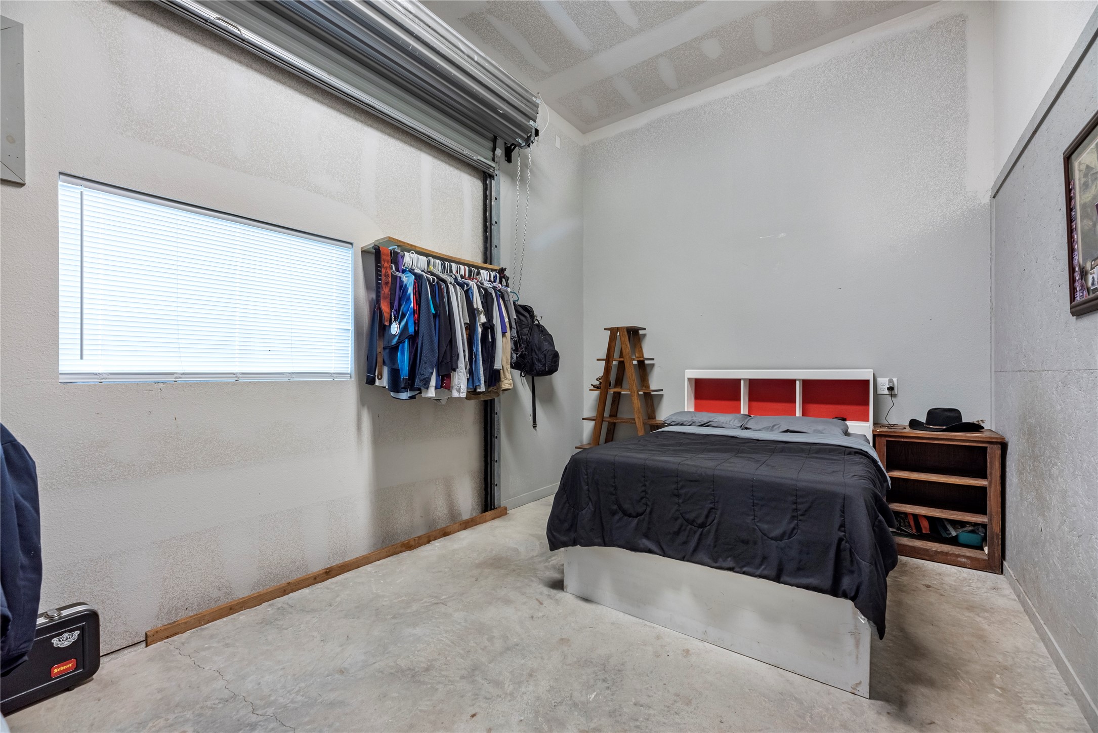 1210 County Road 32 Angleton, TX 77515 - Photo 11 of 17 Second Bedroom