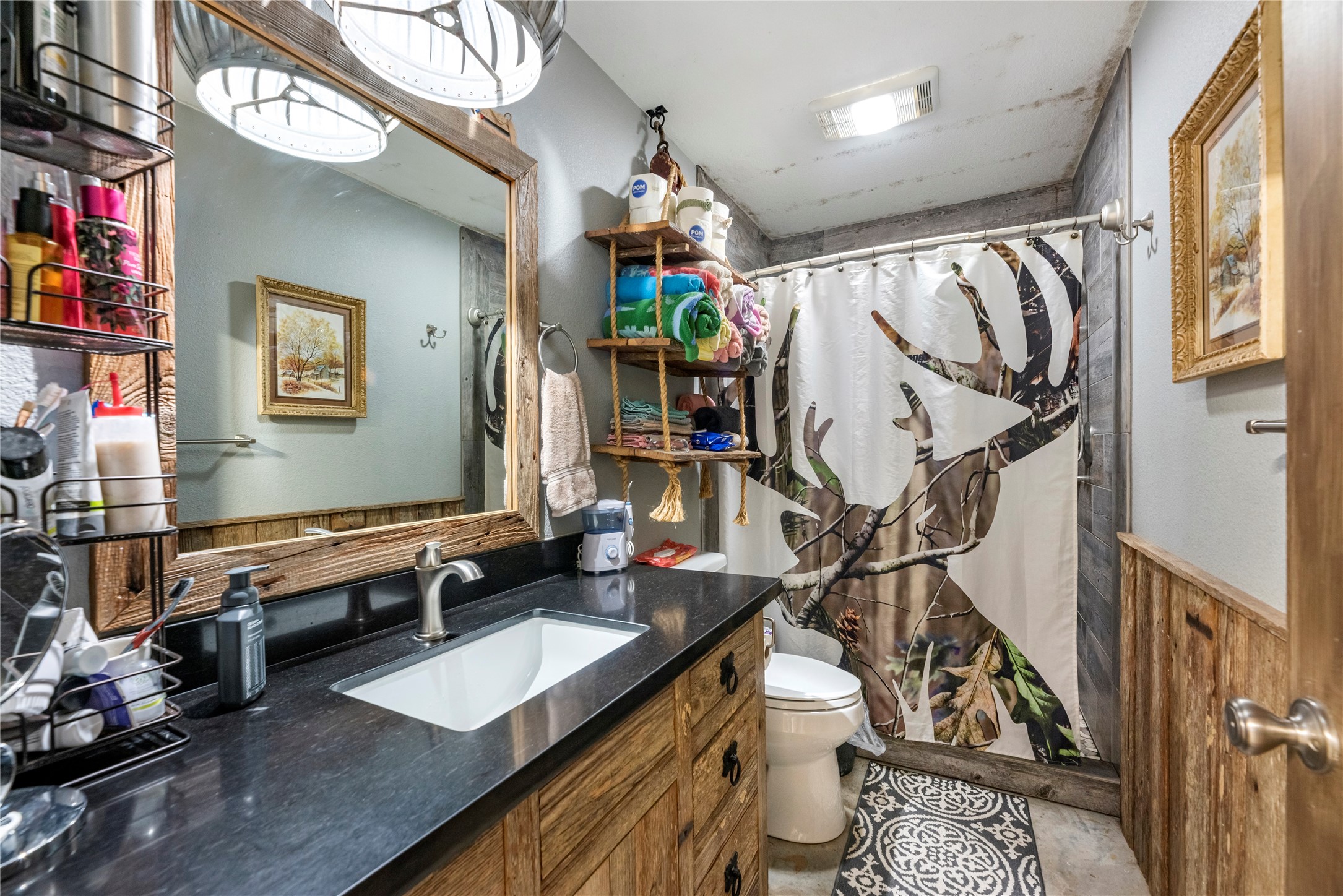 1210 County Road 32 Angleton, TX 77515 - Photo 8 of 17 Bathroom