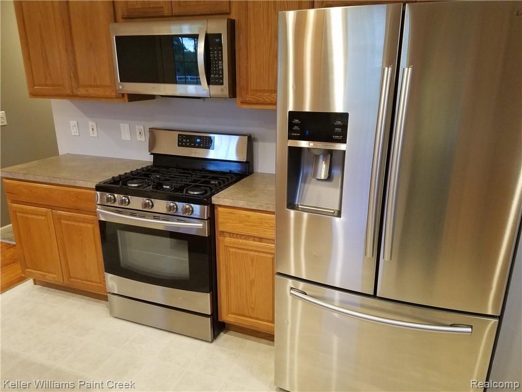 3950 Maybee Road Lake Orion, MI 48359 - Photo 11 of 33 Kitchen3.jpg