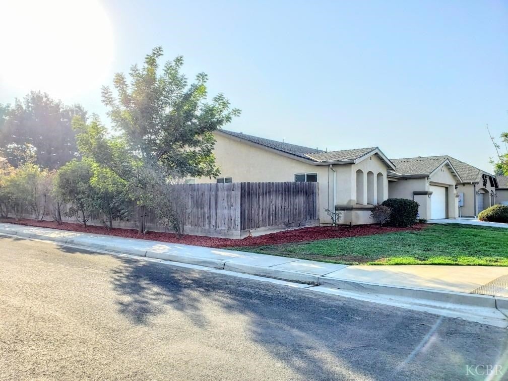 2325 Ranier Way Hanford, CA 93230 - Photo 3 of 23 Gallery Image 3