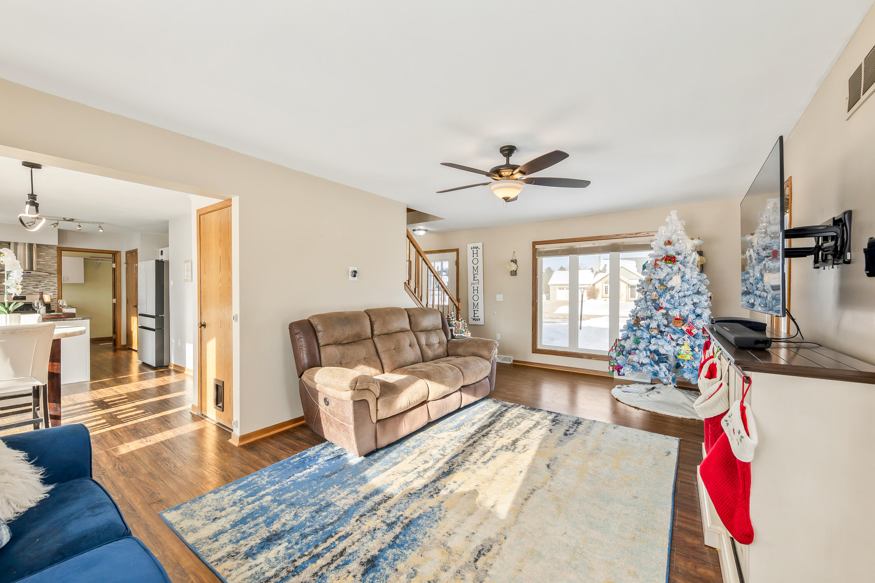 641 Small Farm Road Mukwonago, WI 53149 - Photo 17 of 50 Living Room