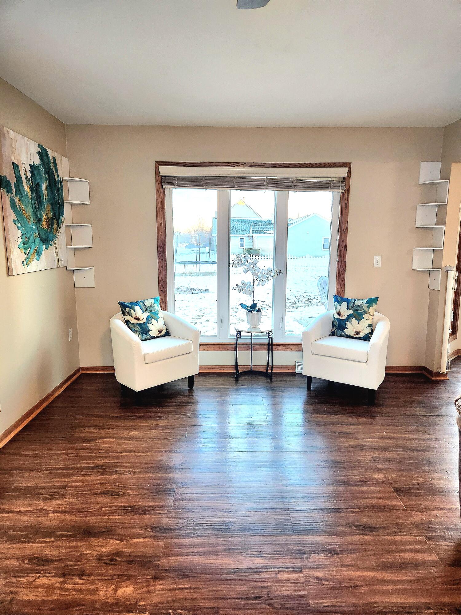 641 Small Farm Road Mukwonago, WI 53149 - Photo 10 of 50 Living Room