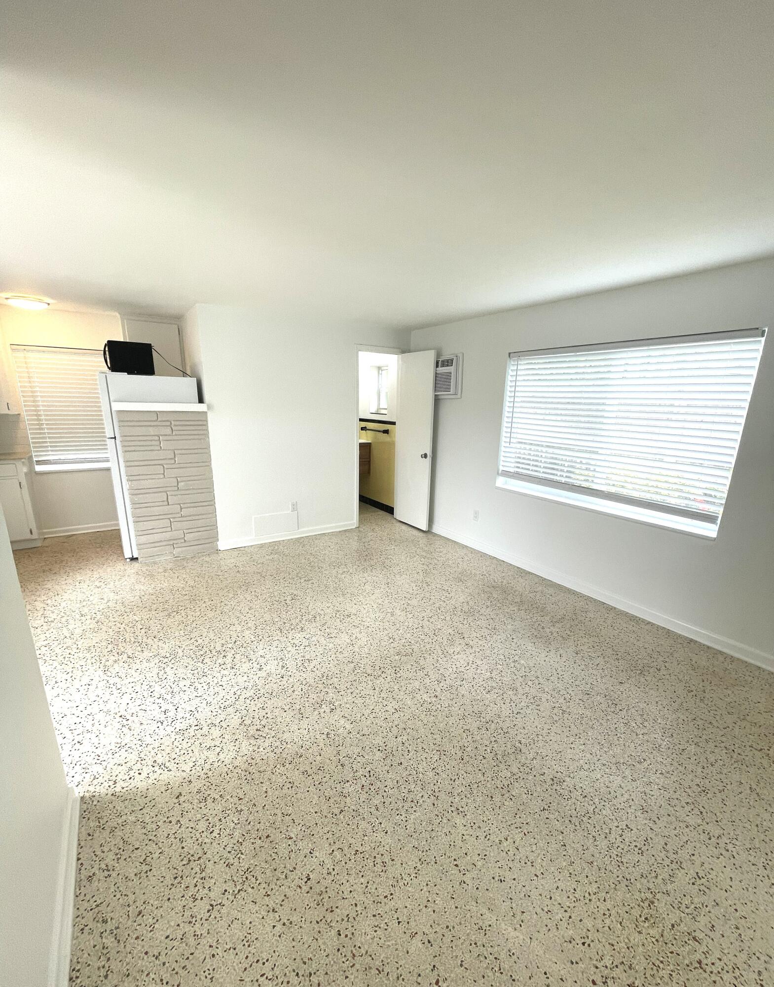 1216 Cabana Road, Unit 5 Singer Island, FL 33404 - Photo 4 of 8 22