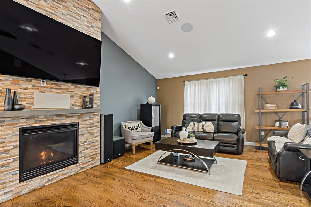 1084 Laurel Street Fall River, MA 02721 - Photo 7 of 42