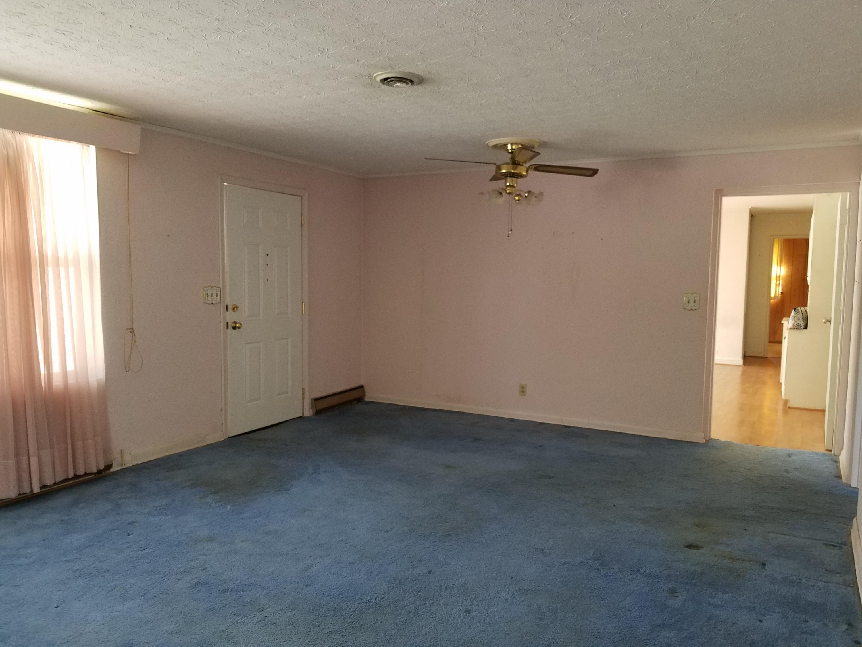 124 South Purdue Avenue Oak Ridge, TN 37830 - Photo 2 of 14 Living2