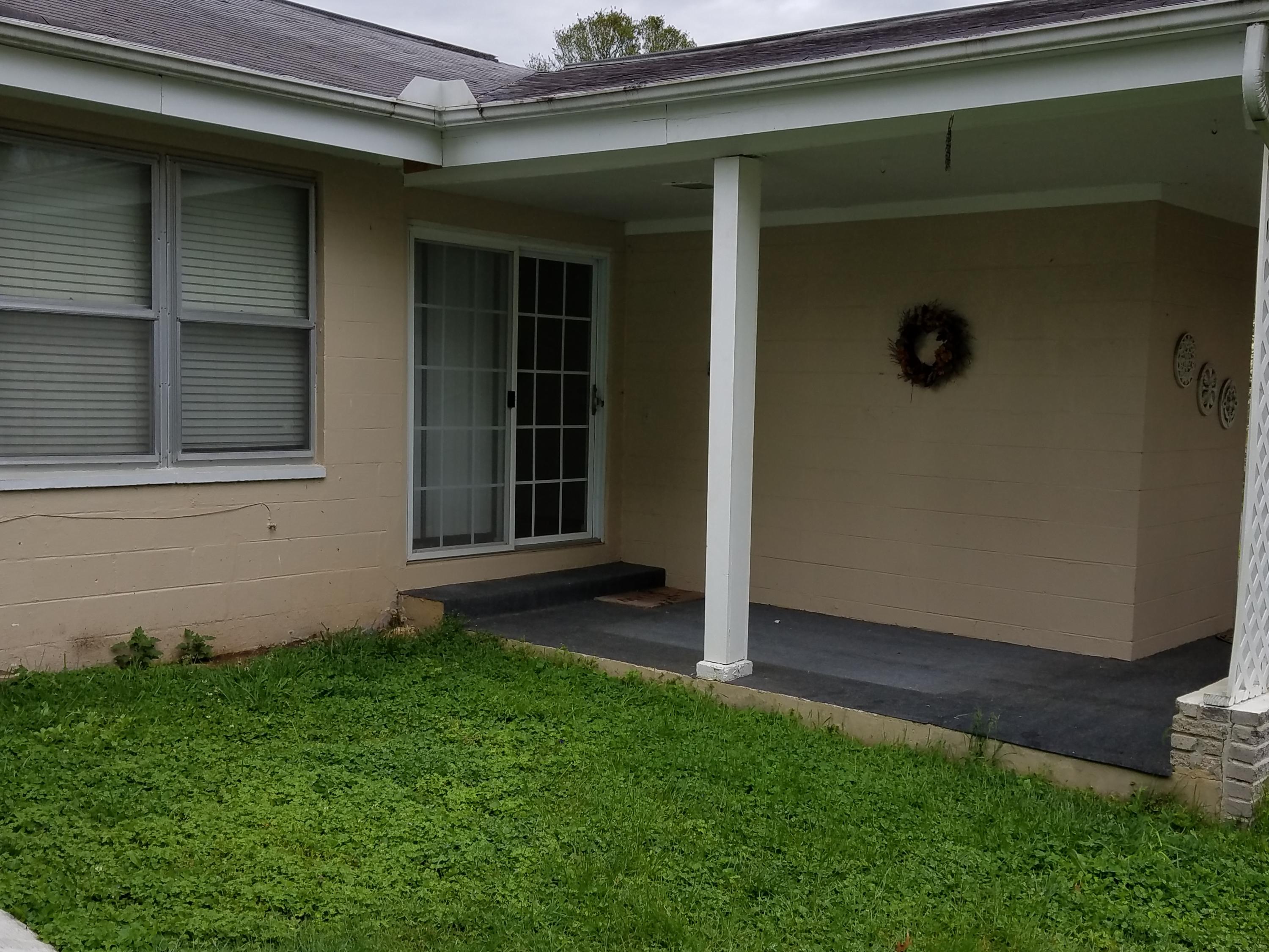 124 South Purdue Avenue Oak Ridge, TN 37830 - Photo 12 of 14 Back door-small patio