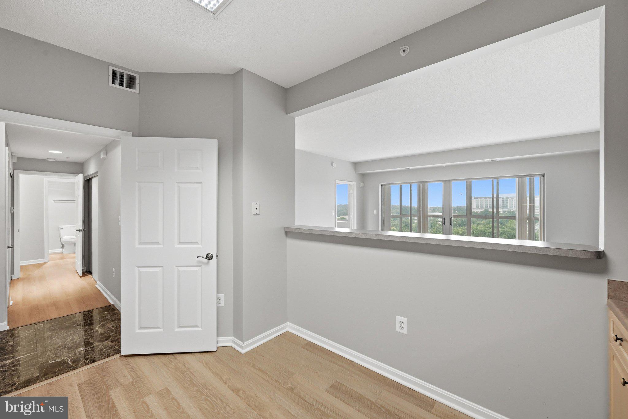 19375 Cypress Ridge Terrace, Unit 922 Leesburg, VA 20176 - Photo 22 of 89 Kitchen