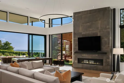 $9,950,000 | 9345 Northeast 19th Street, Clyde Hill, WA 98004