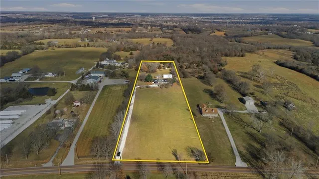$535,000 | 30902 East Major Road, Grain Valley, MO 64029