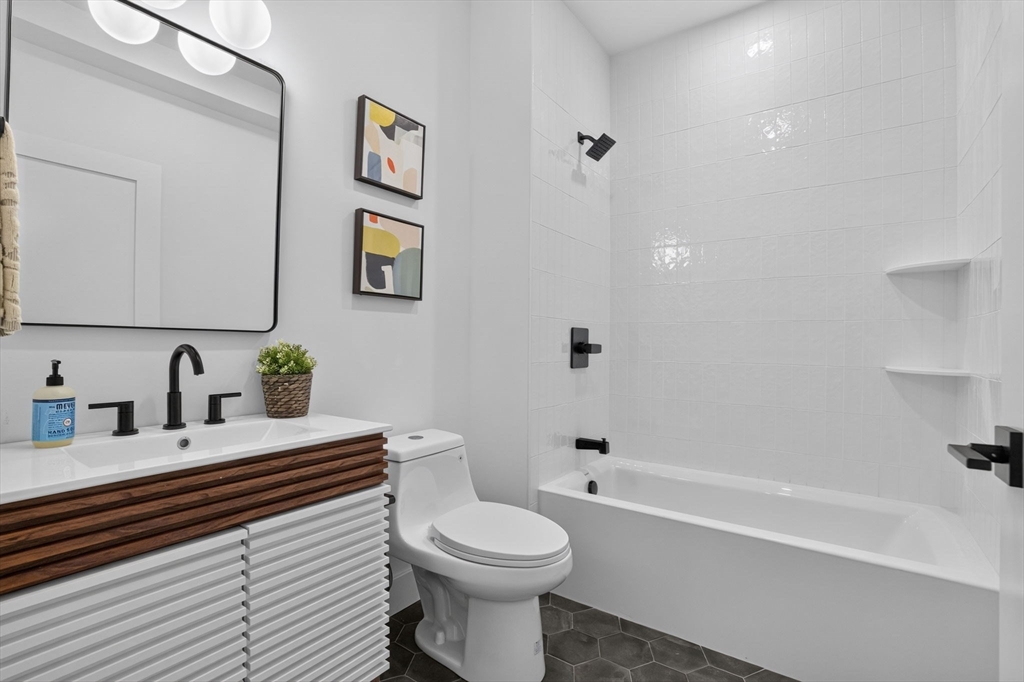 24 Spring Hill Terrace, Unit A Somerville, MA 02143 - Photo 18 of 36