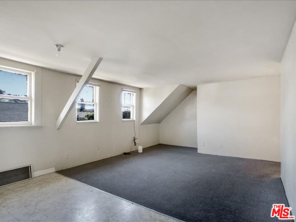 2057 Emerson Street Berkeley, CA 94703 - Photo 27 of 37 an empty room with windows