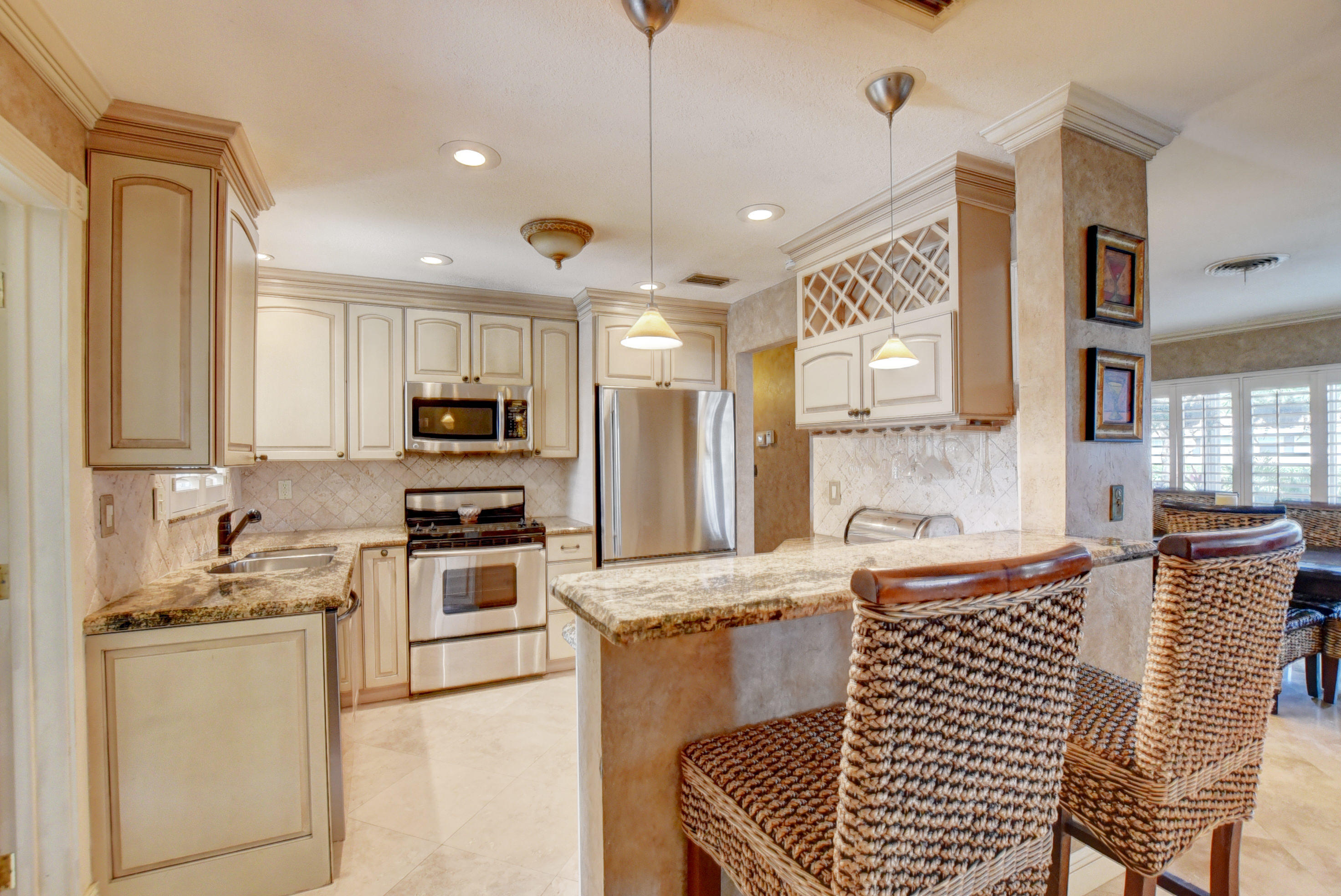 699 Southwest 8th Terrace Boca Raton, FL 33486 - Photo 12 of 40 Kitchen