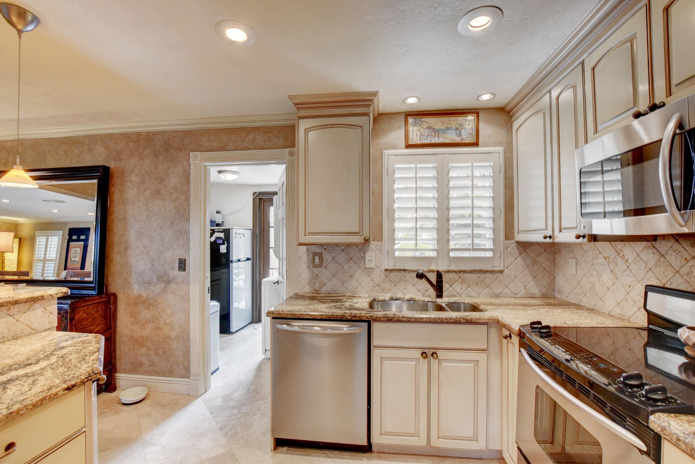 699 Southwest 8th Terrace Boca Raton, FL 33486 - Photo 15 of 40 Kitchen