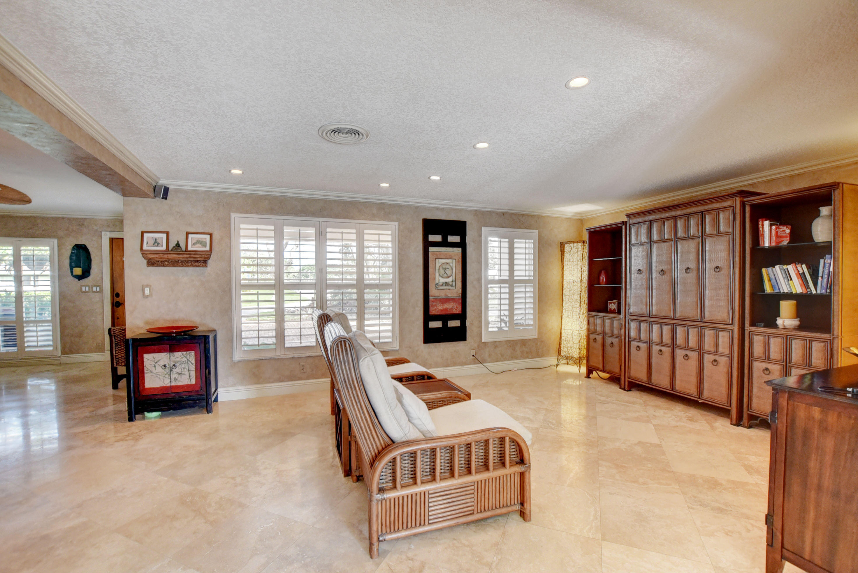 699 Southwest 8th Terrace Boca Raton, FL 33486 - Photo 9 of 40 Living Room
