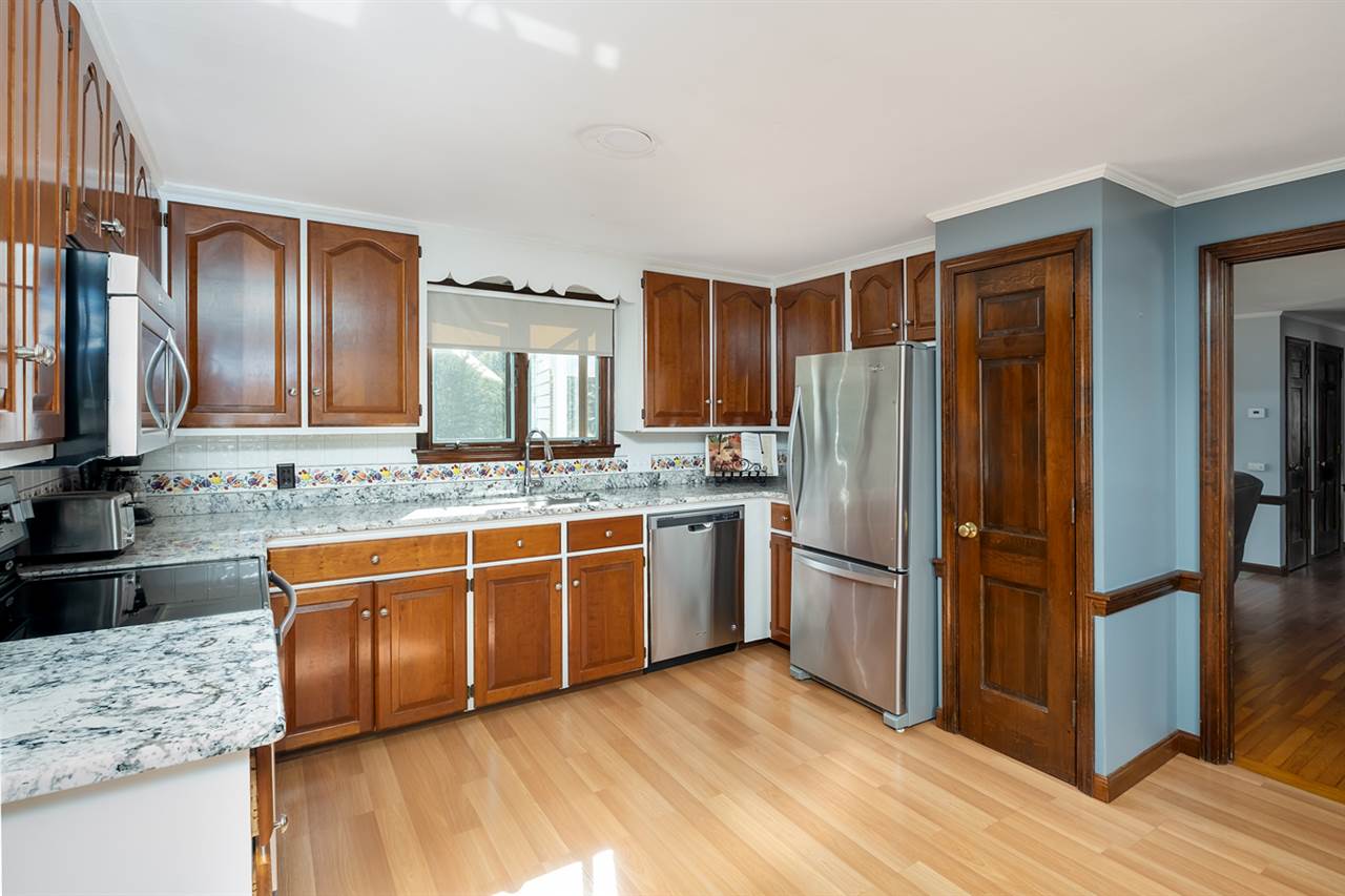 19 Piscataqua Road Dover, NH 03820 - Photo 3 of 39