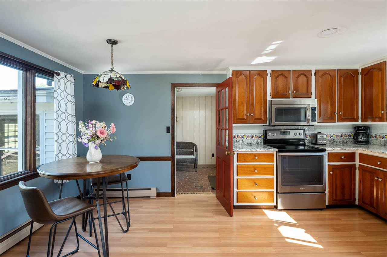 19 Piscataqua Road Dover, NH 03820 - Photo 4 of 39