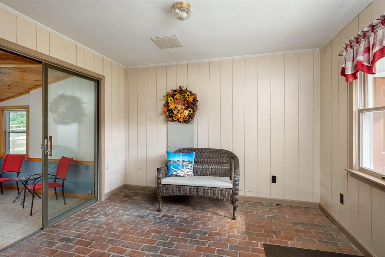 19 Piscataqua Road Dover, NH 03820 - Photo 6 of 39