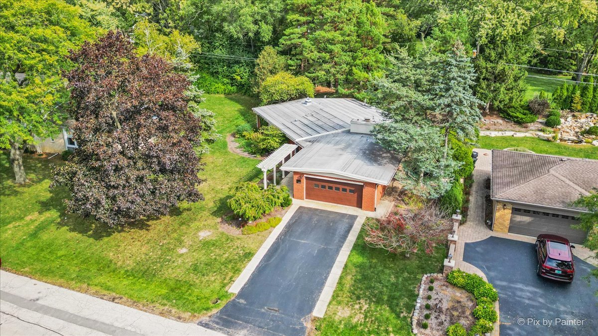 239 Beverly Road Barrington, IL 60010 - Photo 2 of 28 a backyard of a house with lots of green space