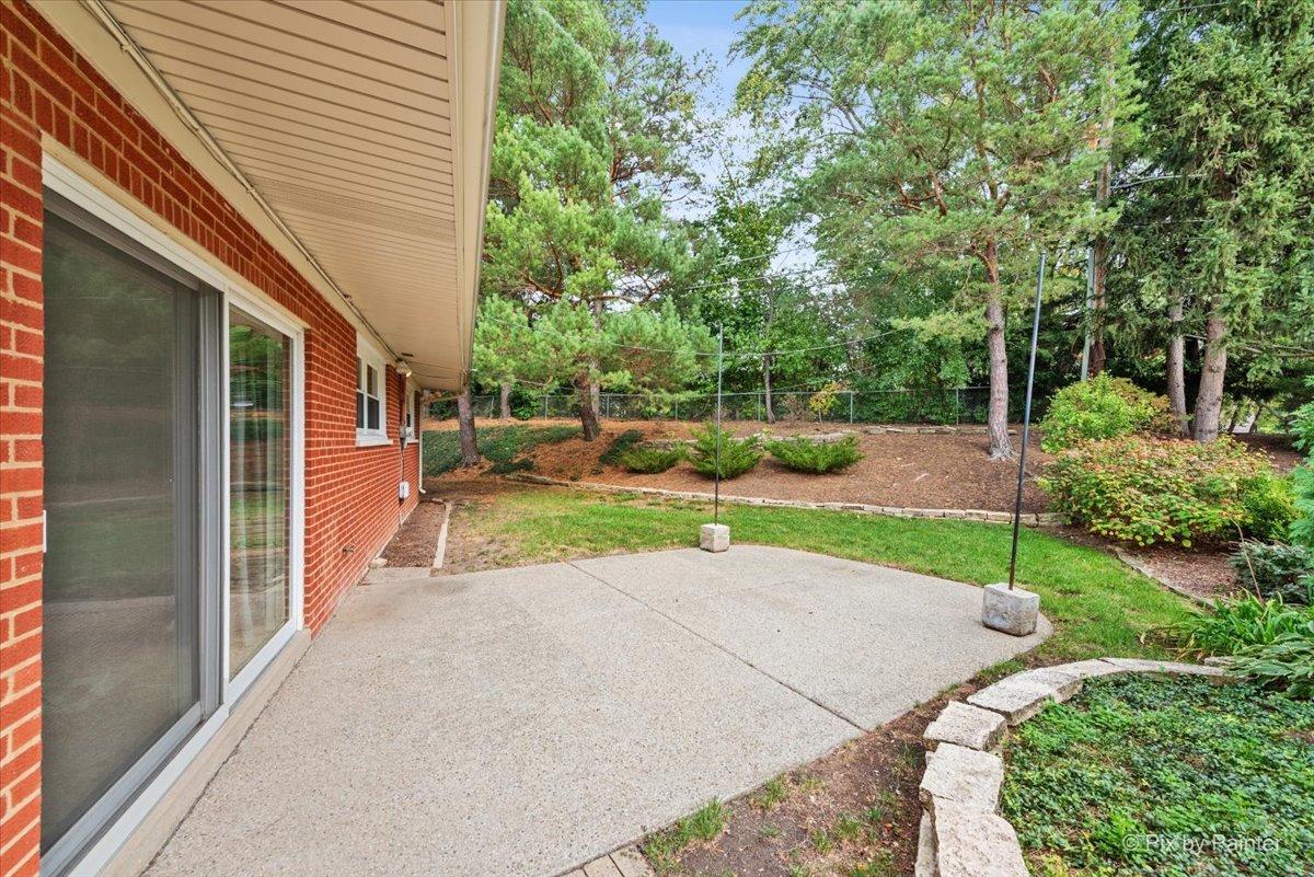239 Beverly Road Barrington, IL 60010 - Photo 22 of 28 a view of a park with large trees