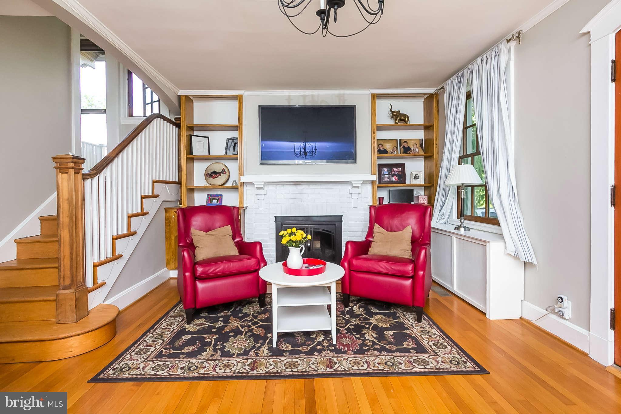 7100 Bristol Road Baltimore, MD 21212 - Photo 4 of 30 Living Room w/ Fireplace