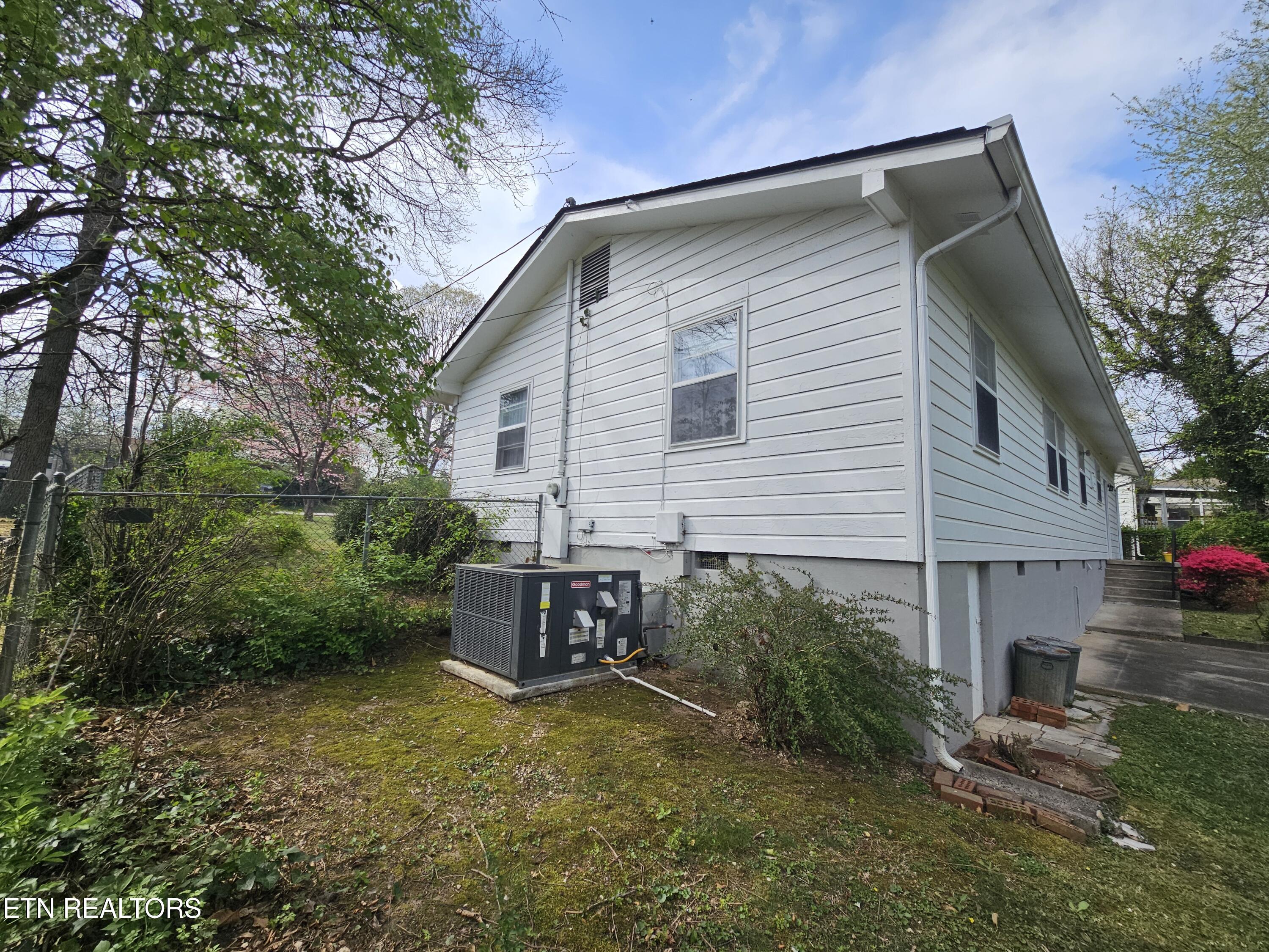 3200 Hazelwood Road Knoxville, TN 37921 - Photo 4 of 21 20260401_162050
