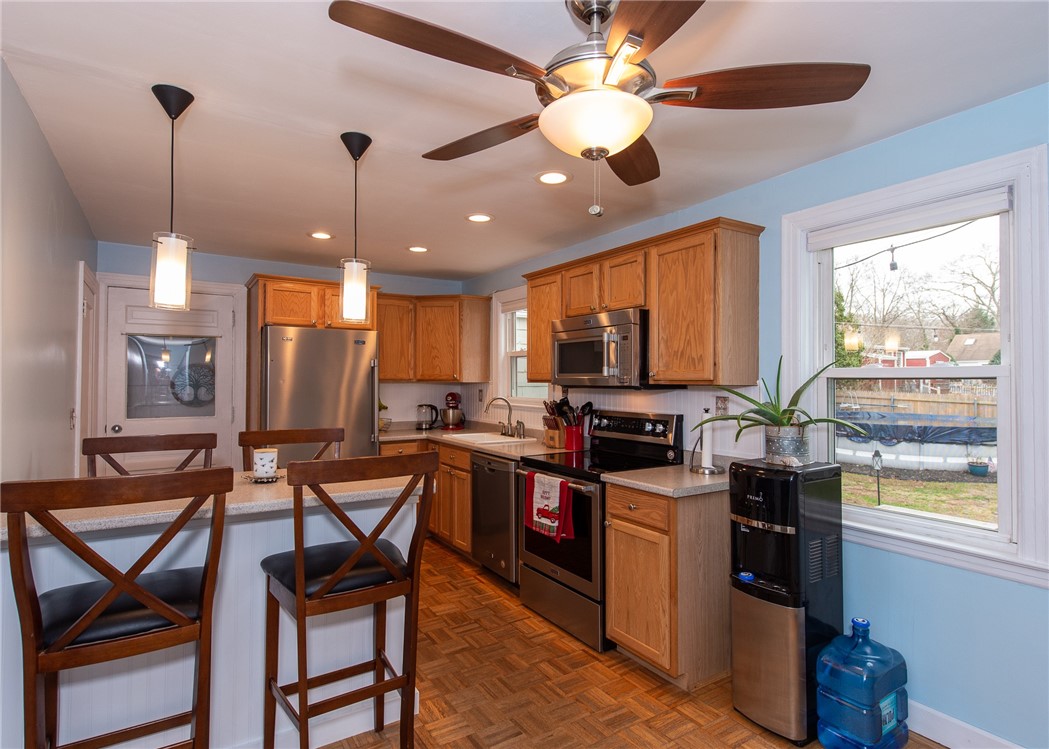 79 Hambly Road Tiverton, RI 02878 - Photo 4 of 25