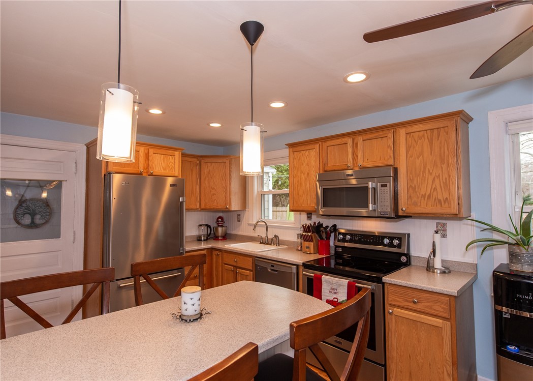 79 Hambly Road Tiverton, RI 02878 - Photo 5 of 25