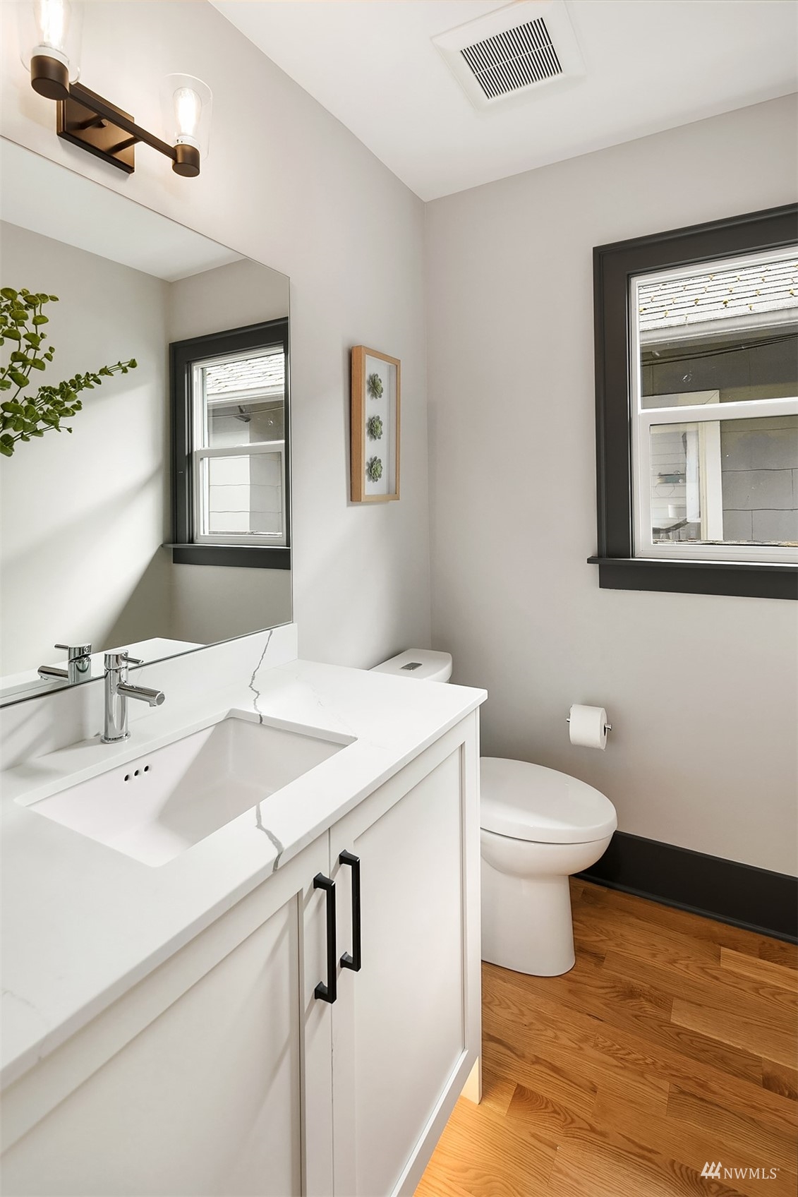 3833 Meridian Avenue North Seattle, WA 98103 - Photo 13 of 29 Gallery Image 13