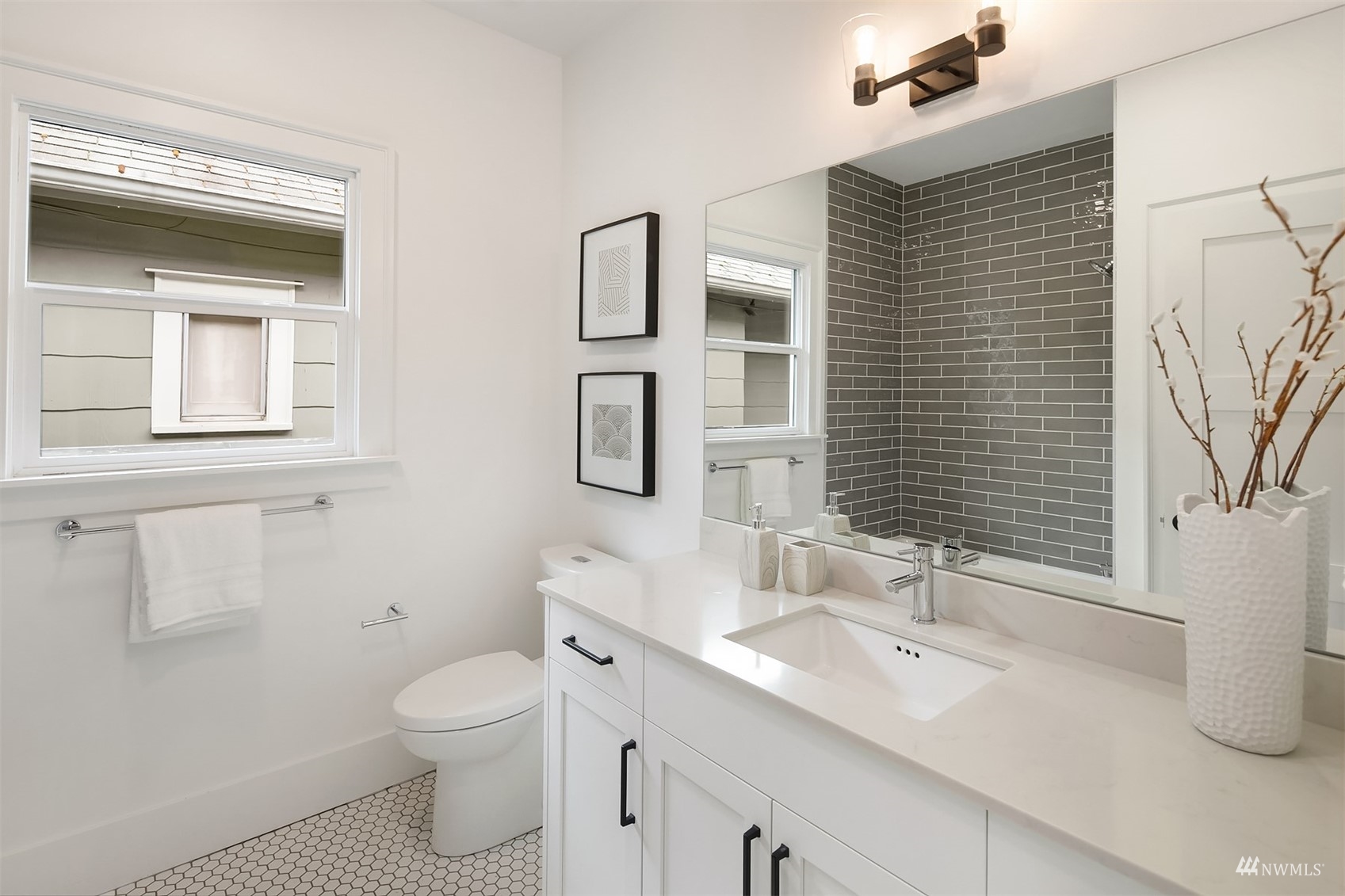 3833 Meridian Avenue North Seattle, WA 98103 - Photo 15 of 29 Gallery Image 15