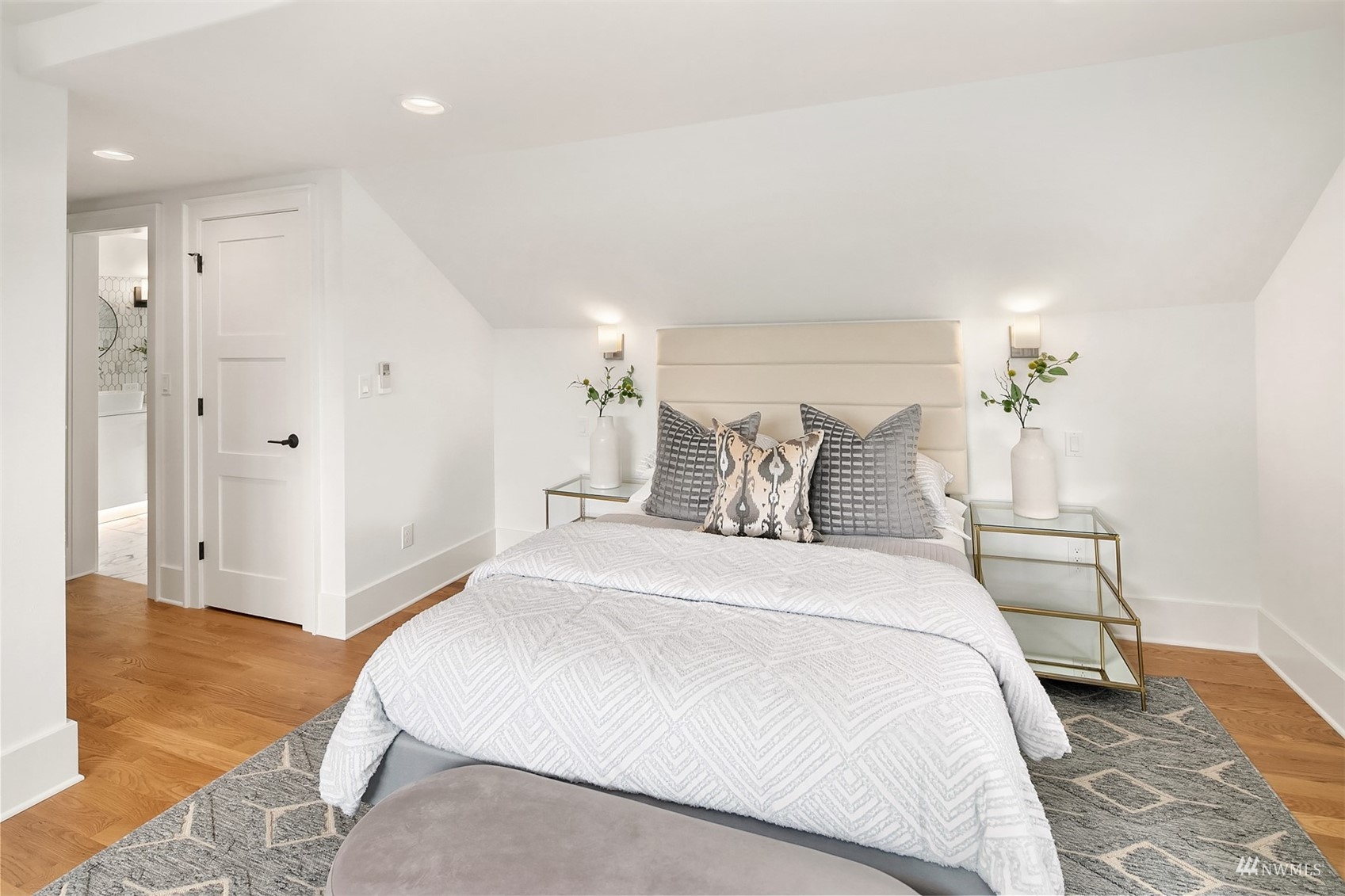 3833 Meridian Avenue North Seattle, WA 98103 - Photo 18 of 29 Gallery Image 18
