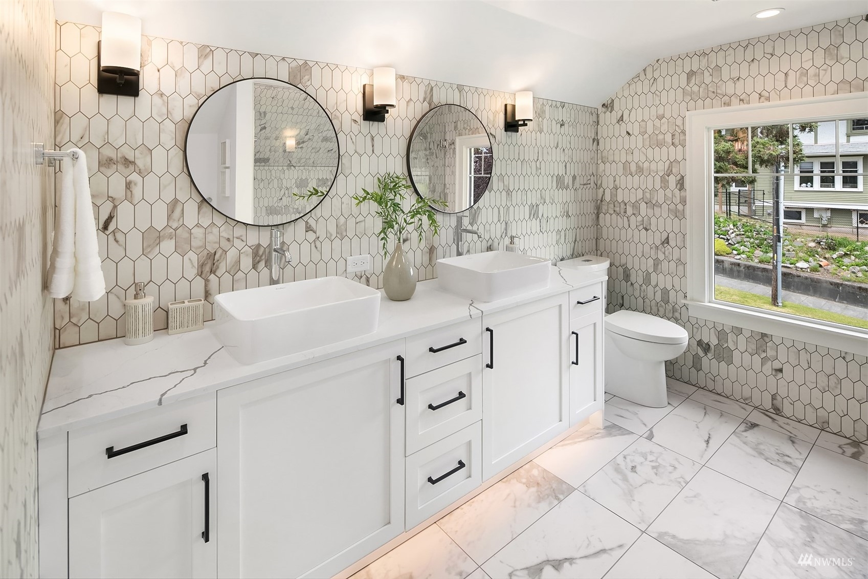 3833 Meridian Avenue North Seattle, WA 98103 - Photo 20 of 29 Gallery Image 20
