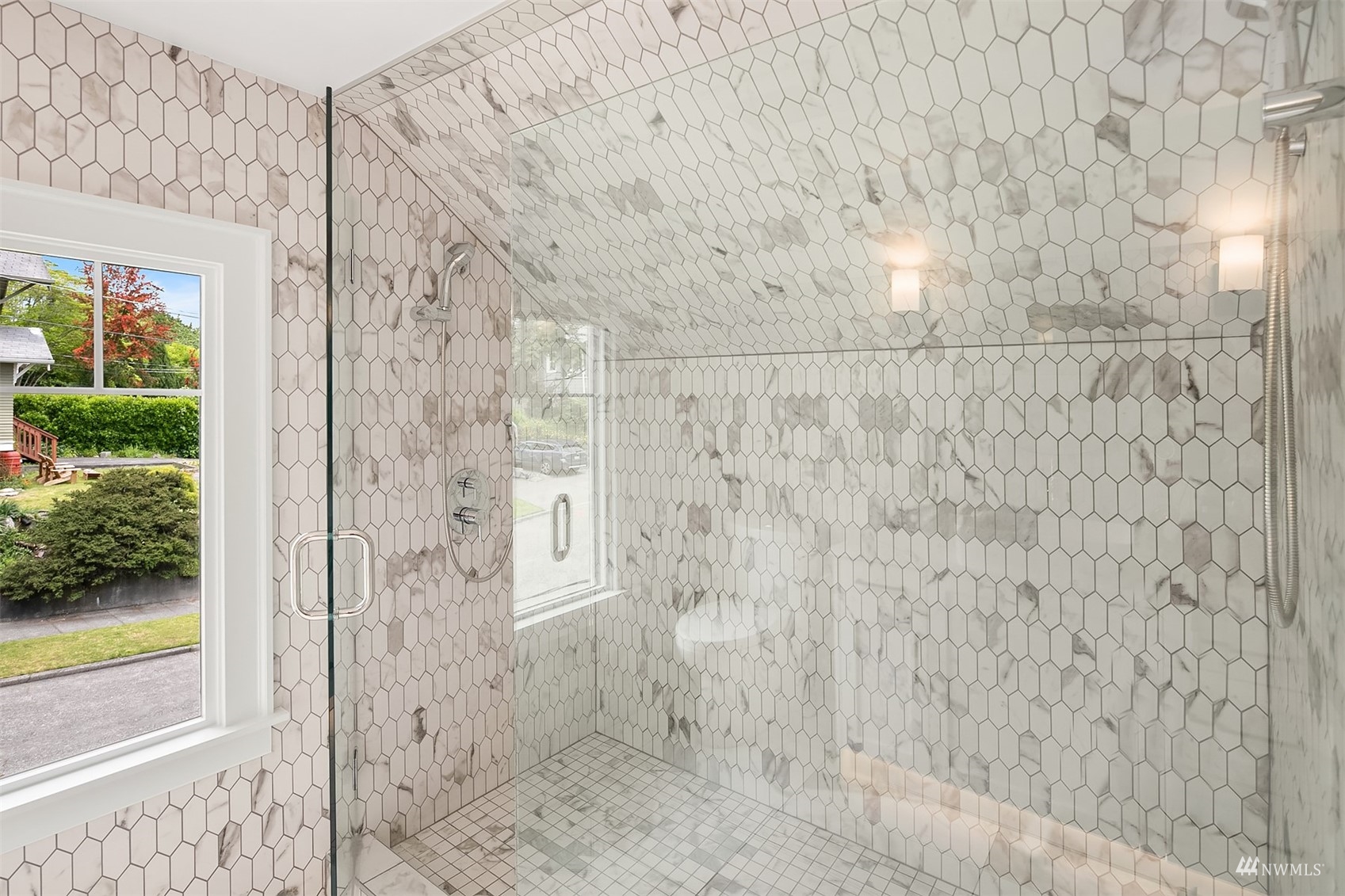 3833 Meridian Avenue North Seattle, WA 98103 - Photo 21 of 29 Gallery Image 21