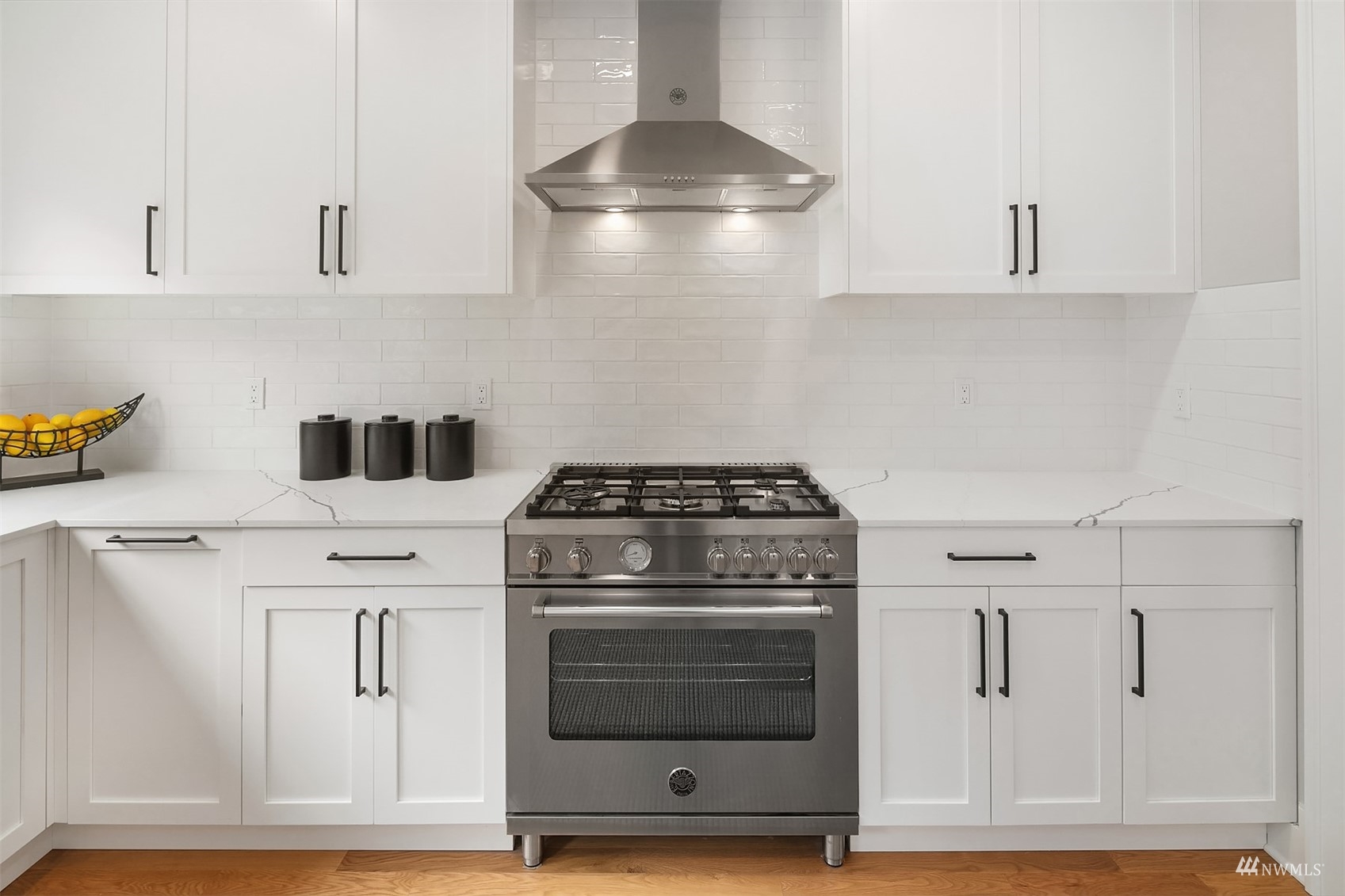 3833 Meridian Avenue North Seattle, WA 98103 - Photo 9 of 29 Gallery Image 9