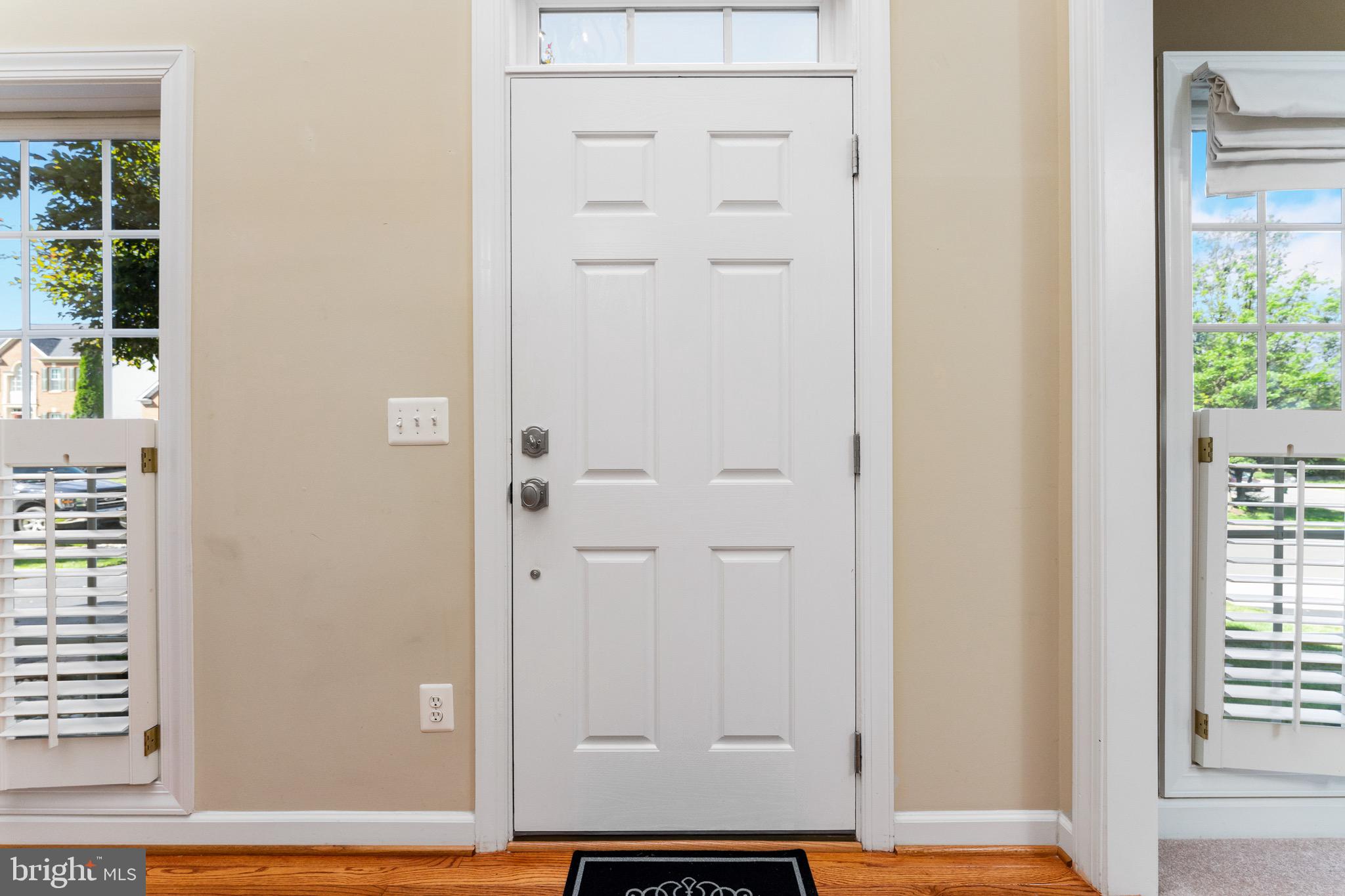 14432 Clubhouse Road Gainesville, VA 20155 - Photo 3 of 24 Gallery Image 3