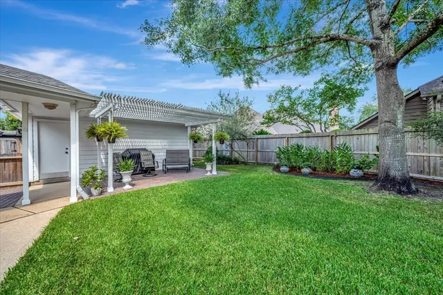 a view of an house with backyard porch and furniture