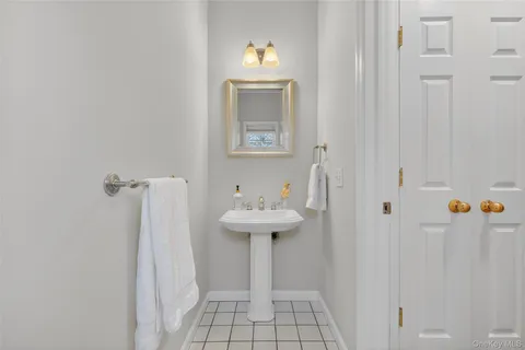 $599,900 | 646 East Main Street, Jefferson Valley, NY 10535