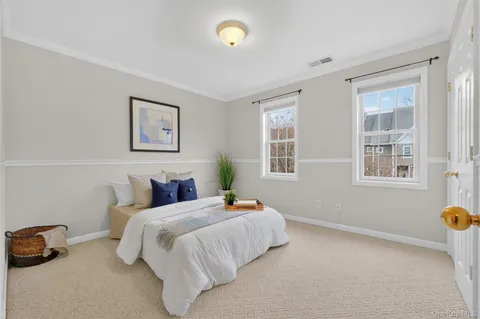 $599,900 | 646 East Main Street, Jefferson Valley, NY 10535