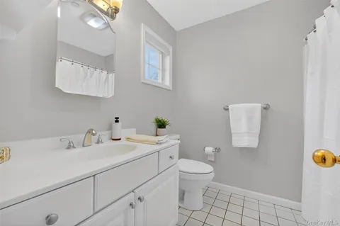 $599,900 | 646 East Main Street, Jefferson Valley, NY 10535