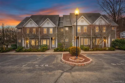 $599,900 | 646 East Main Street, Jefferson Valley, NY 10535