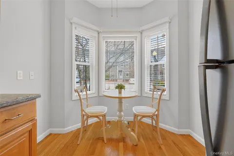 $599,900 | 646 East Main Street, Jefferson Valley, NY 10535