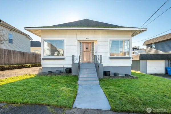 $389,777 | 304 Crawford Street, Kelso, WA 98626